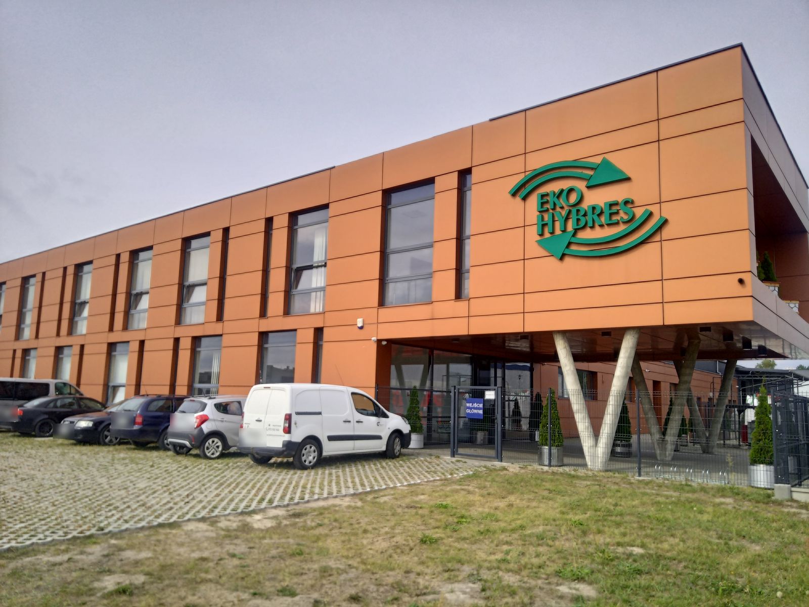 Zakład Eko Hybres — budynek od strony wejścia